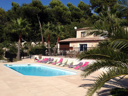 Ferienanlage mit Pool in Südfrankreich